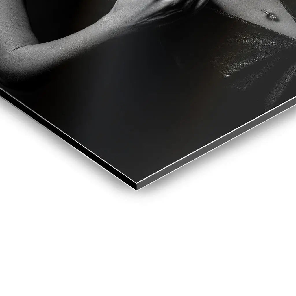 "GEOMETRIES OF WOMAN"